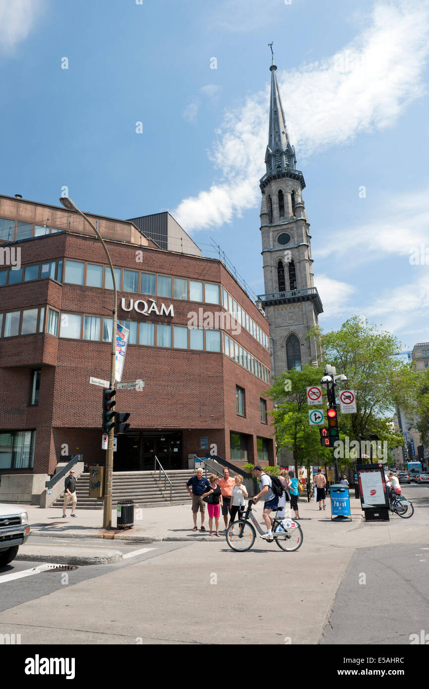 Coin de la rue St Denis et le boulevard de Maisonneuve, Montréal, province de Québec, Canada. Banque D'Images
