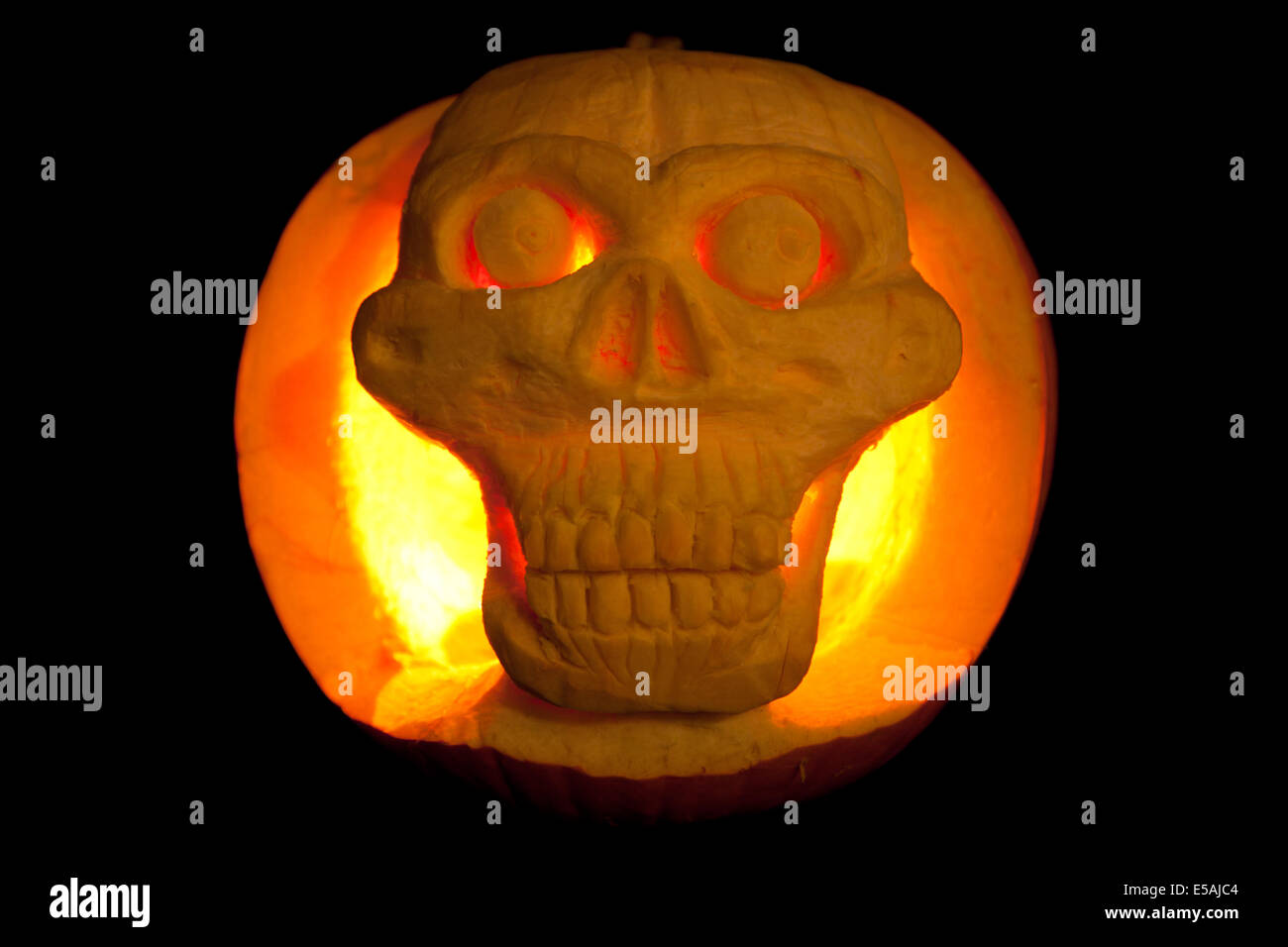 Avec tête de citrouille Halloween lumineux Banque D'Images
