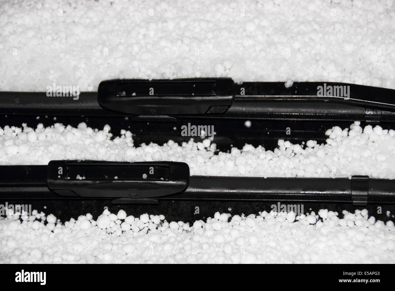 Blanc avec de l'essuie-grêle en hiver Banque D'Images Blanc avec de l'essuie-grêle en hiver Banque D'Images