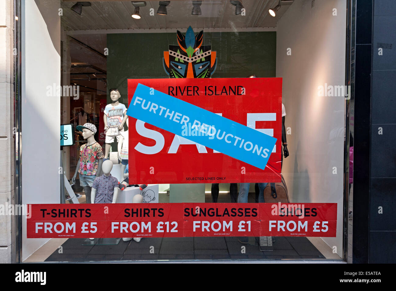 Boutique de mode de vêtements de l'île de la rivière sale sign nottingham Banque D'Images