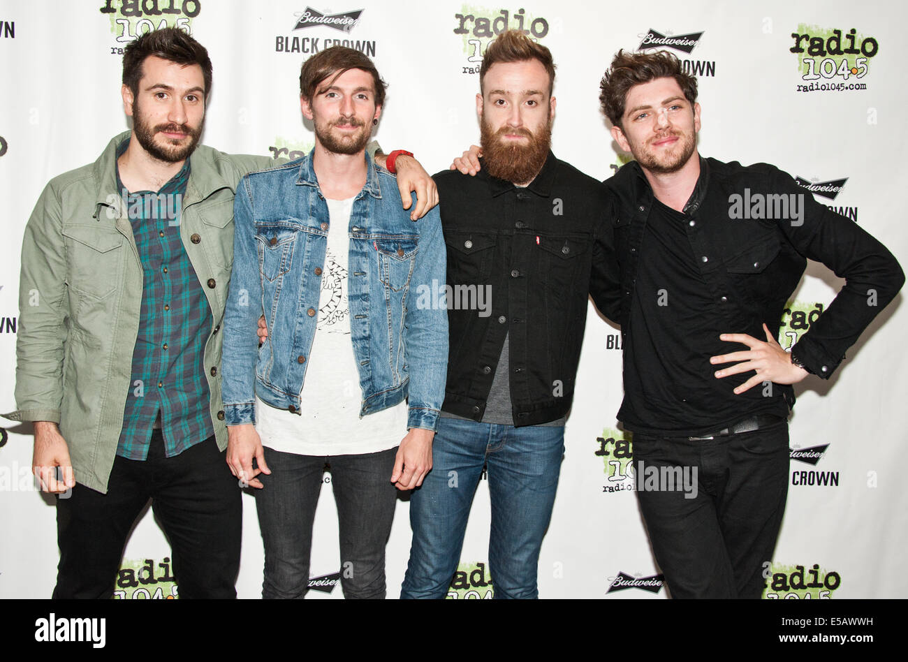 Bala Cynwyd, Pennsylvania, USA. Le 25 juillet, 2014. (L à R) Barry McKenna, Craig Kneale, Ross et McTrusty McNae Sam de groupe de rock alternatif écossais Twin Atlantic posent à Radio 145,5 millions aujourd''s Performance Theatre le 25 juillet 2014 à Bala Cynwyd, Pennsylvania, United States. Crédit : Paul Froggatt/Alamy Live News Banque D'Images