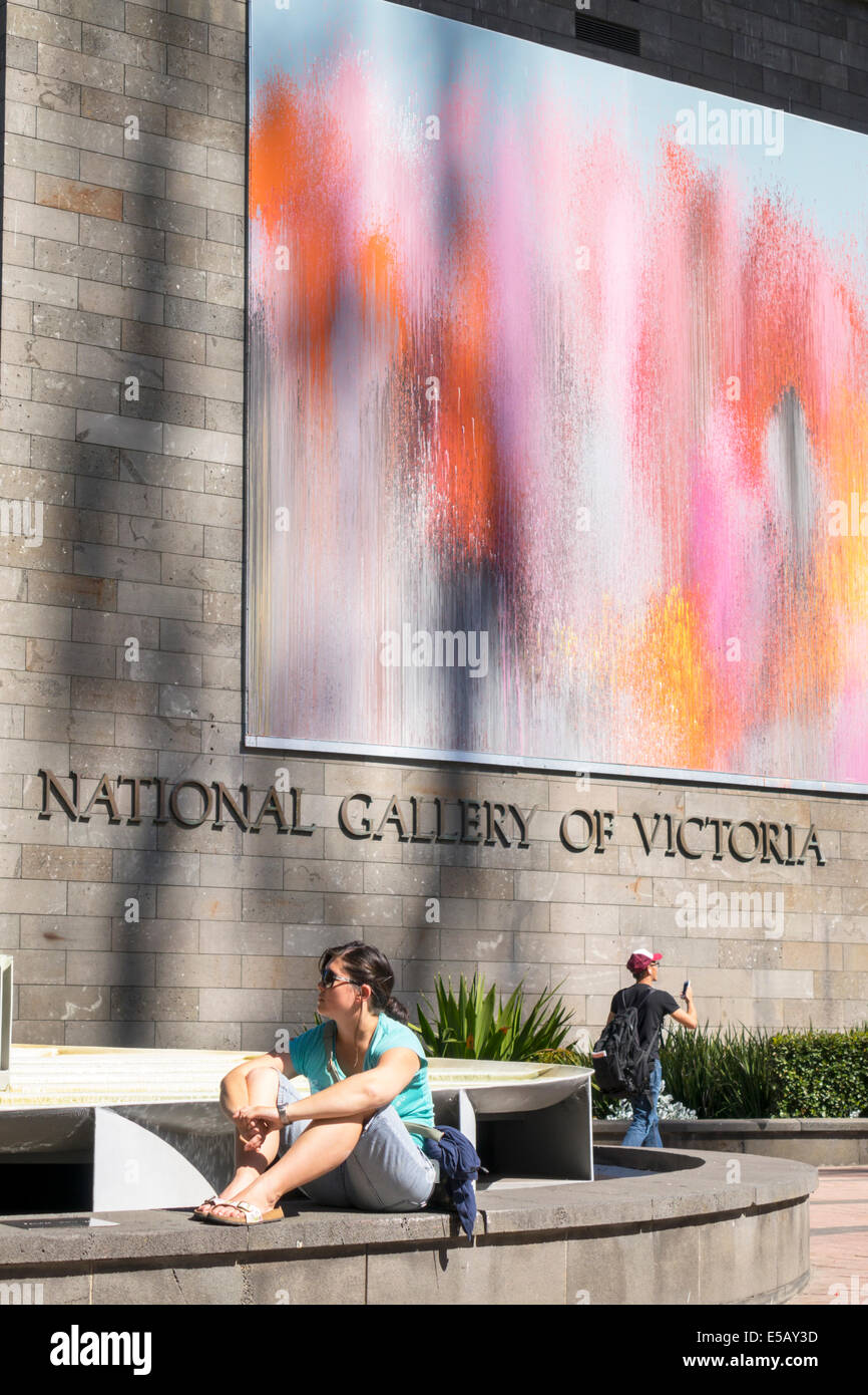 Melbourne Australie, Southbank, St. Kilda Road,National Gallery of Victoria,art,musée,extérieur,femme femme femme,AU140320087 Banque D'Images