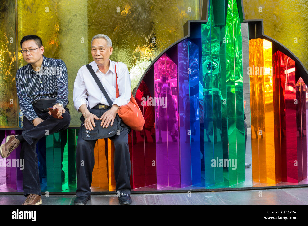 Melbourne Australie, Southbank, St.Kilda Road,National Gallery of Victoria,art,musée,avant,entrée,homme asiatique hommes hommes, seniors citoyens Banque D'Images