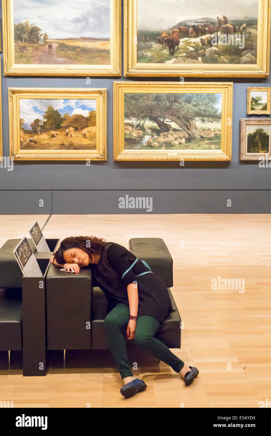 Melbourne Australie, Victoria Southbank, St. Kilda Road, National Gallery of Victoria, art, musée, adultes femme femme femme femme, dormir, na Banque D'Images