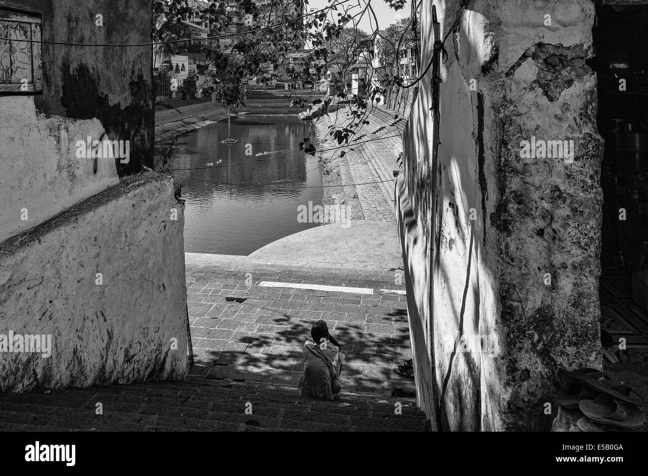 Banganga, un réservoir d'eau sacrée au milieu de Mumbai, Inde. Banque D'Images