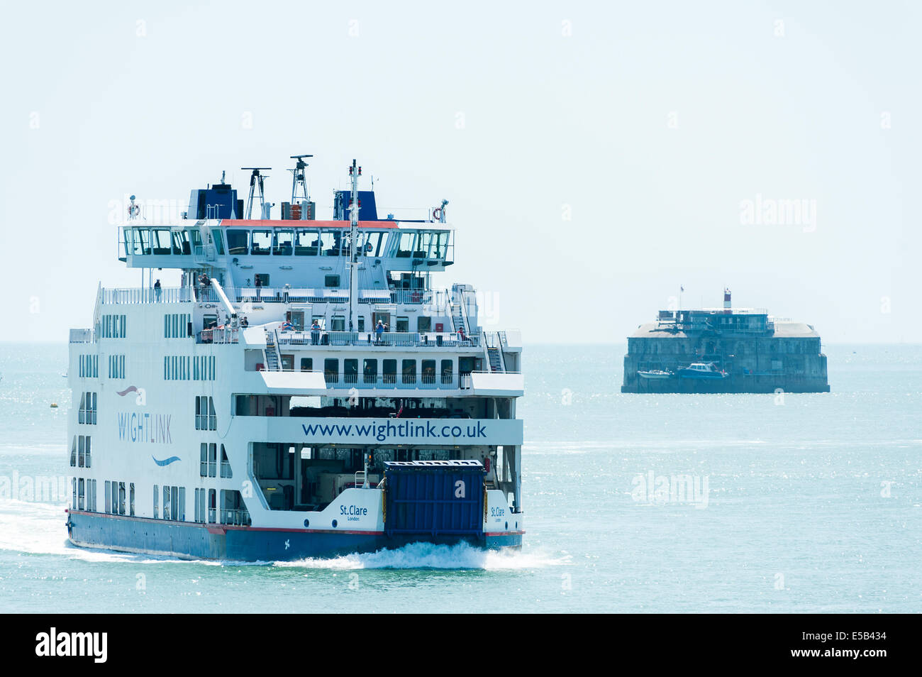 Île de Wight ferry entrant Portsmouth Banque D'Images