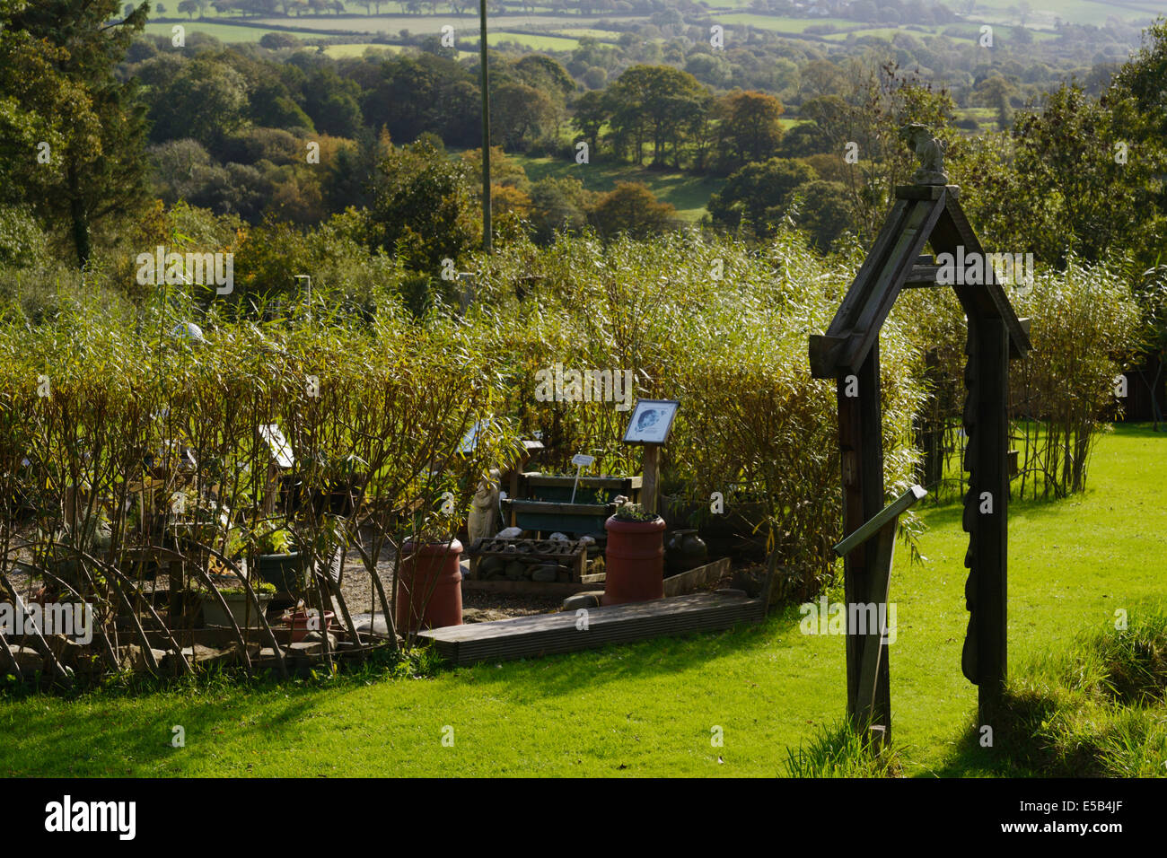 Le Jardin d'herbe planétaire à Sculptureheaven Rhydlewis, jardin de sculptures, Llandysul, Pays de Galles, Royaume-Uni. Banque D'Images
