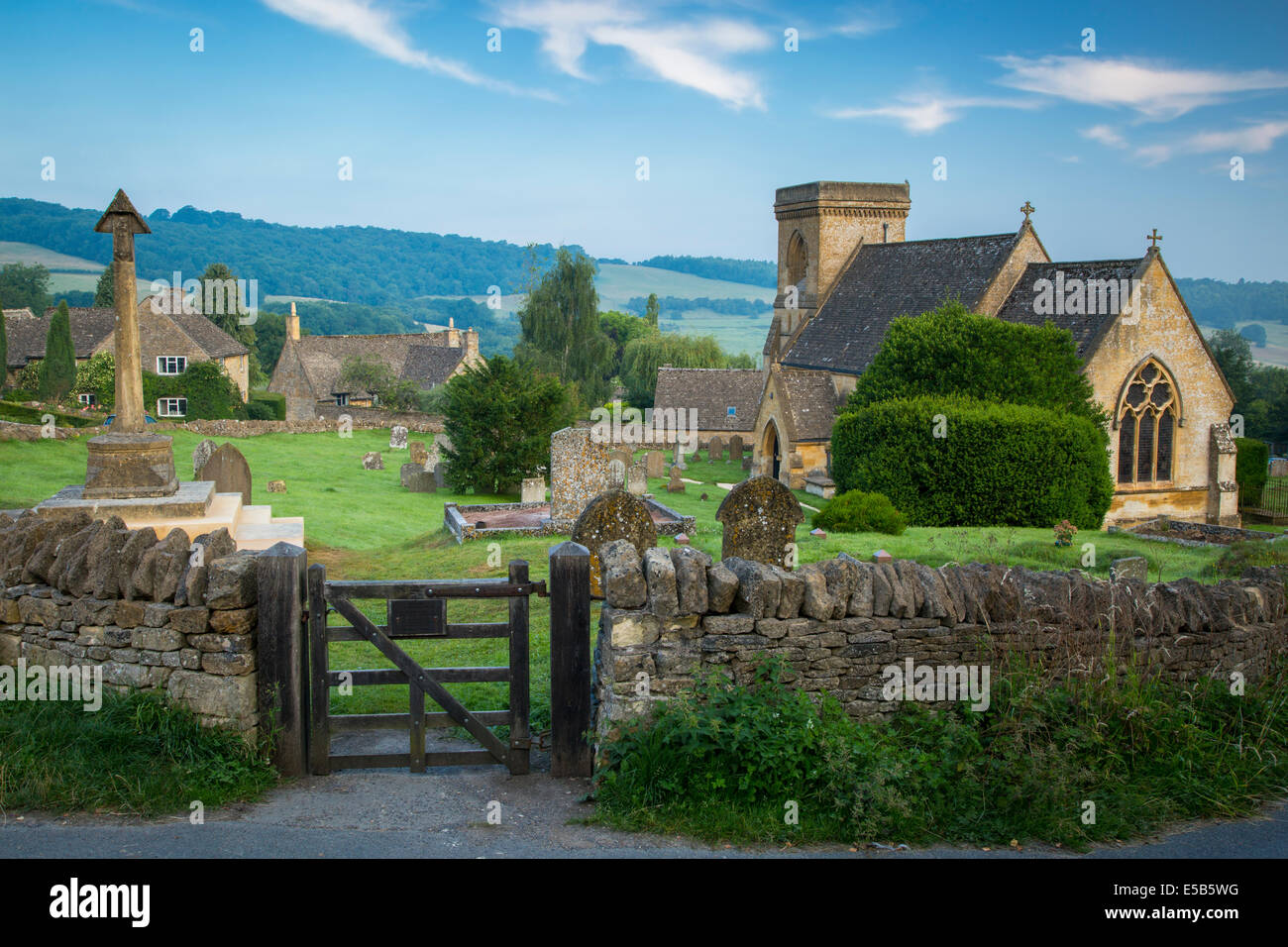 Tôt le matin sur le village des Cotswolds, Gloucestershire, Angleterre Snowshill Banque D'Images