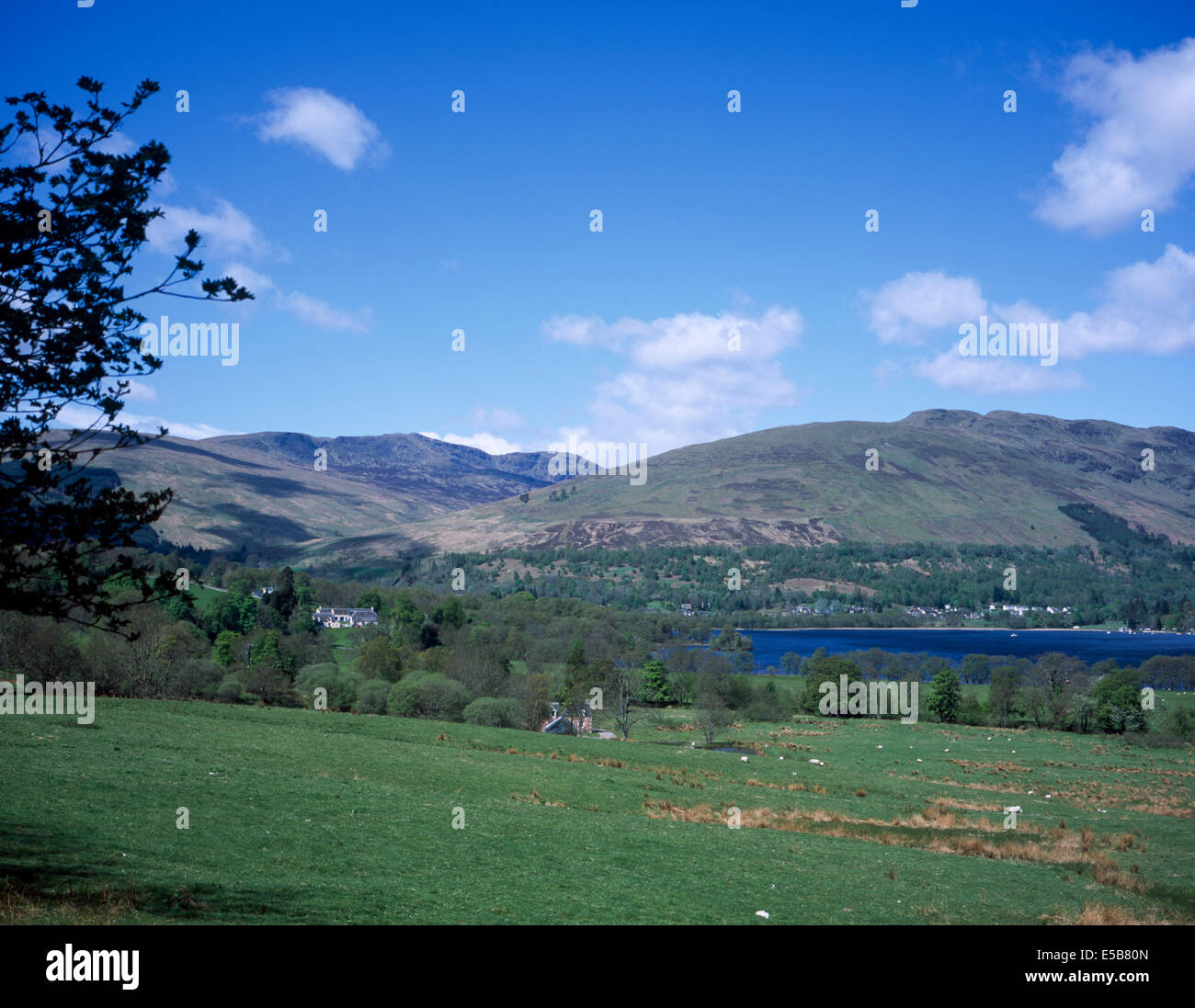 Un Mhadaidh Meall Lochearnhead ci-dessus et Glen Ogle Loch Earn Perthshire Highlands écossais Ecosse Banque D'Images