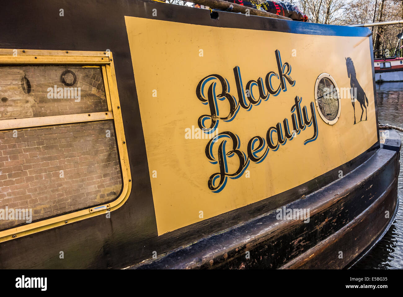 Beauté noire décorative bateau étroit, péniche, sur Regent's Canal Londres Banque D'Images