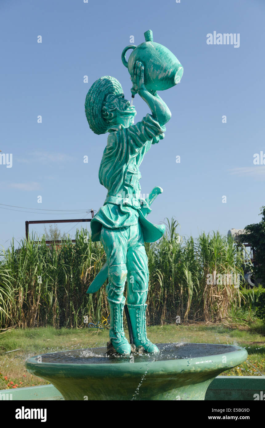 Statue pirate vert à la raffinerie de sucre cubain Banque D'Images