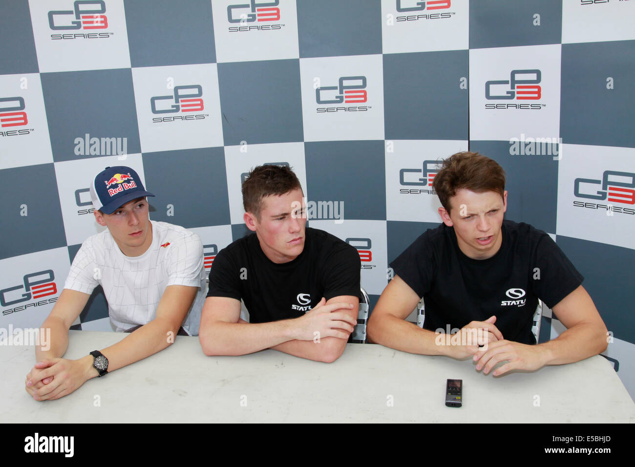 Magyorod, Hungaroring, Hongrie. 26 juillet, 2014. Les courses de GP3 series sur le Hungaroring. (L-R) Alex Lynn de l'équipe de Richie Stanaway Carlin , et Nick Yelloly tant du Grand Prix d'équipe au cours de conférence de presse après la séance de qualification Crédit : Piotr Zajac/Alamy Live News Banque D'Images