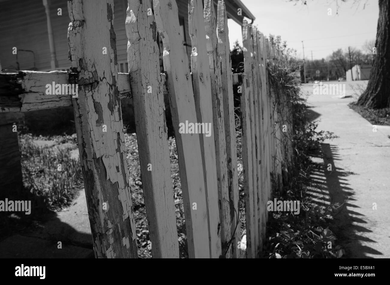 Une fois qu'une clôture blanche Banque D'Images