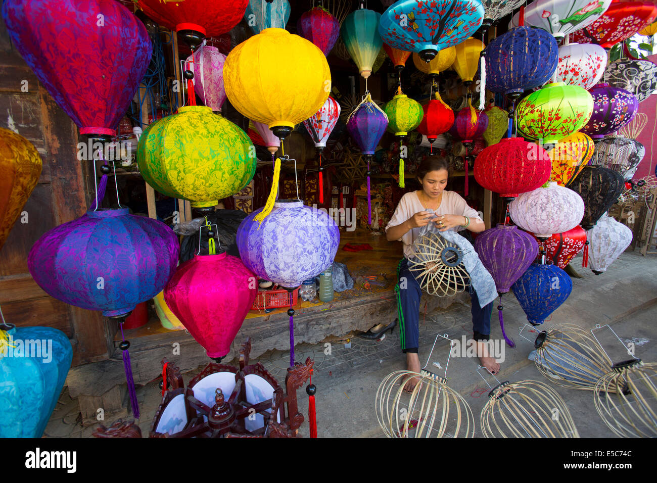Vietnamienne de décisions de soie colorés lanternes Banque D'Images