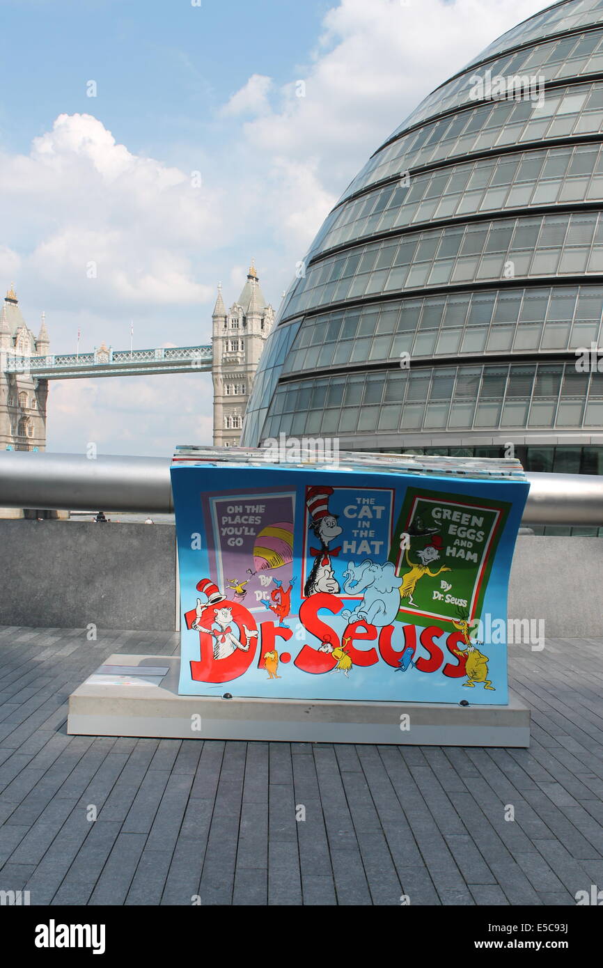 Livres sur Ville - BookBench- Dr Seuss, Sculpture Plus London Banque D'Images