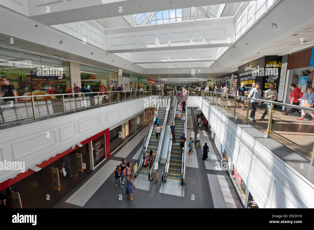 Un coup interne de Manchester Arndale shopping center Mall, situé dans le centre ville. Banque D'Images