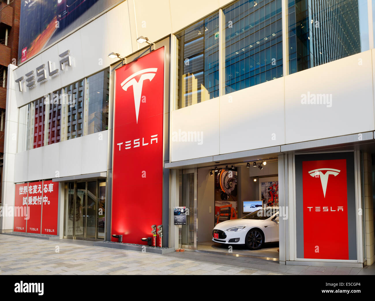 Tesla store Banque de photographies et d'images à haute résolution - Alamy