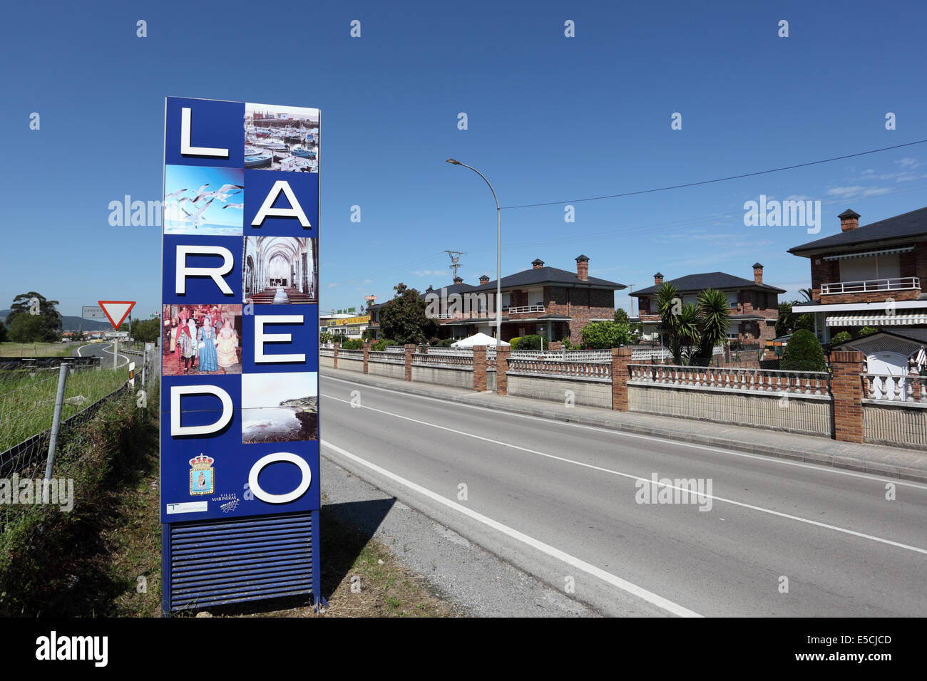 Signe de la ville espagnole Laredo en Cantabrie, Espagne Banque D'Images