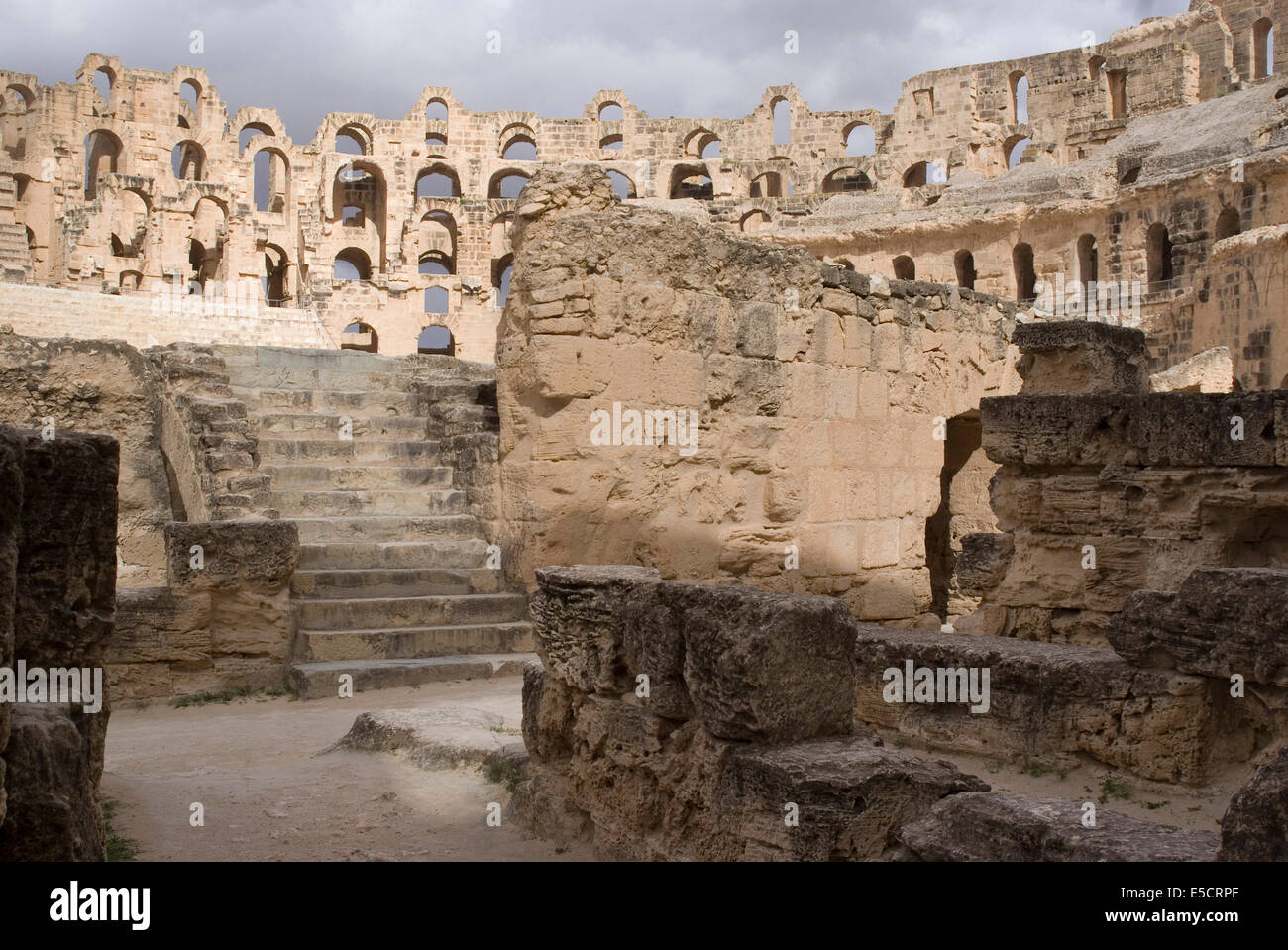 Vestiges d'un amphithéâtre romain, le 3ème plus grand qui reste encore aujourd'hui (après Rome et Capoue, en Italie), El Djem, Tunisie Banque D'Images