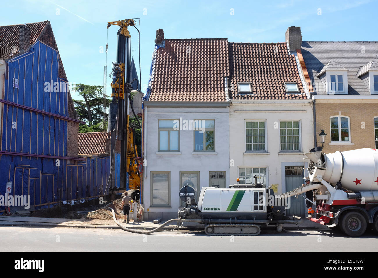 Faire les bases d'une nouvelle maison dans la vieille ville de Bruges, Belgique Banque D'Images