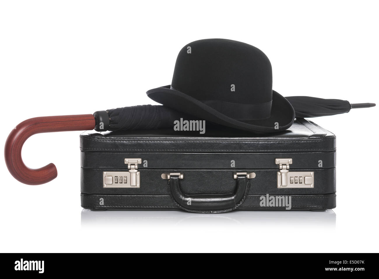 Serviette en cuir noir avec chapeau melon et parapluie, isolé sur un fond  blanc Photo Stock - Alamy