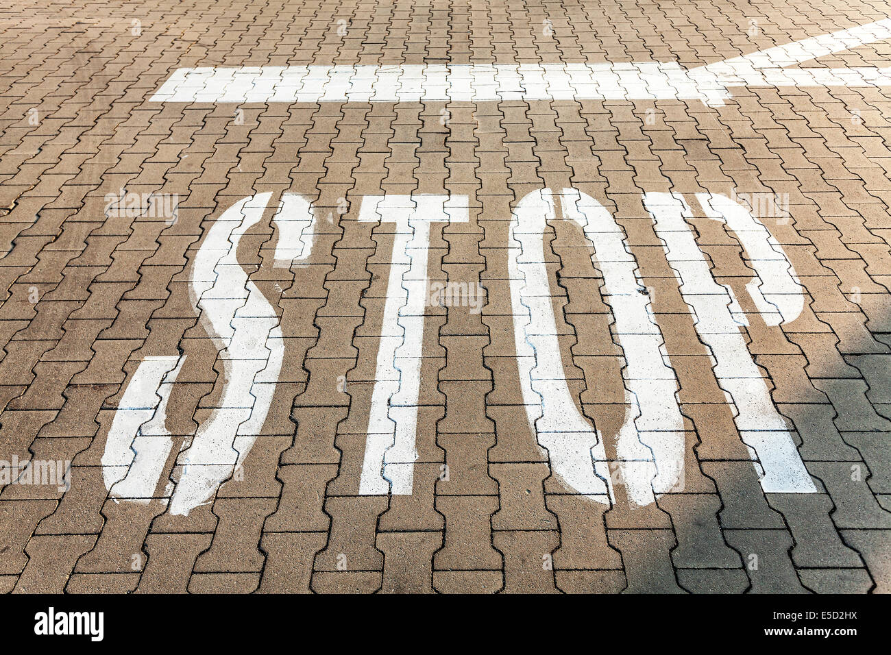 Signe de la circulation s'arrêter sur le parking Banque D'Images