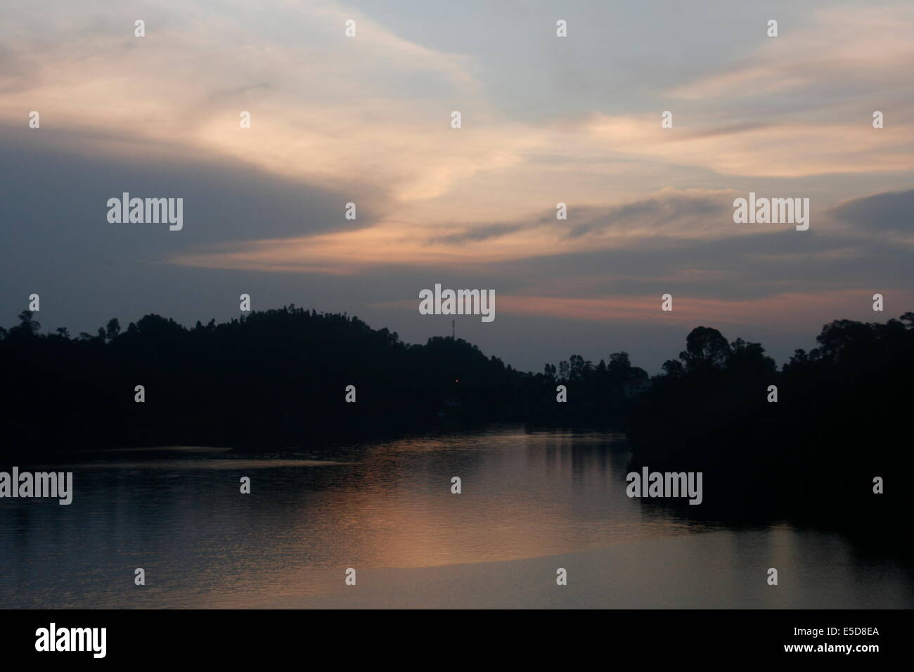 Coucher du soleil sur le lac Kivu à Kibuye / Karongi, Province de l'Ouest, le Rwanda, l'Afrique Banque D'Images Coucher du soleil sur le lac Kivu à Kibuye / Karongi, Province de l'Ouest, le Rwanda, l'Afrique Banque D'Images
