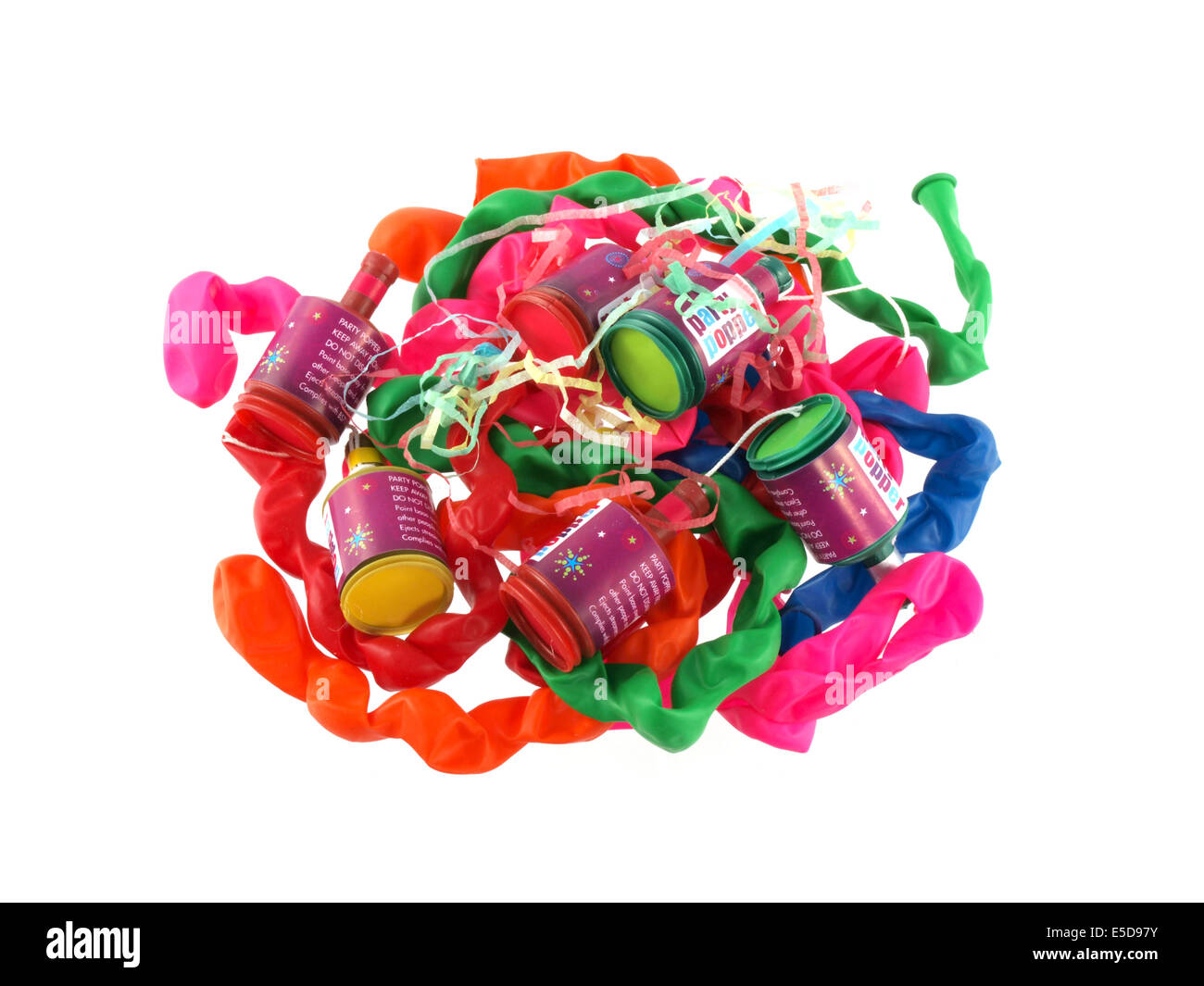 Close up de ballons et poppers parti sur un fond blanc. Banque D'Images