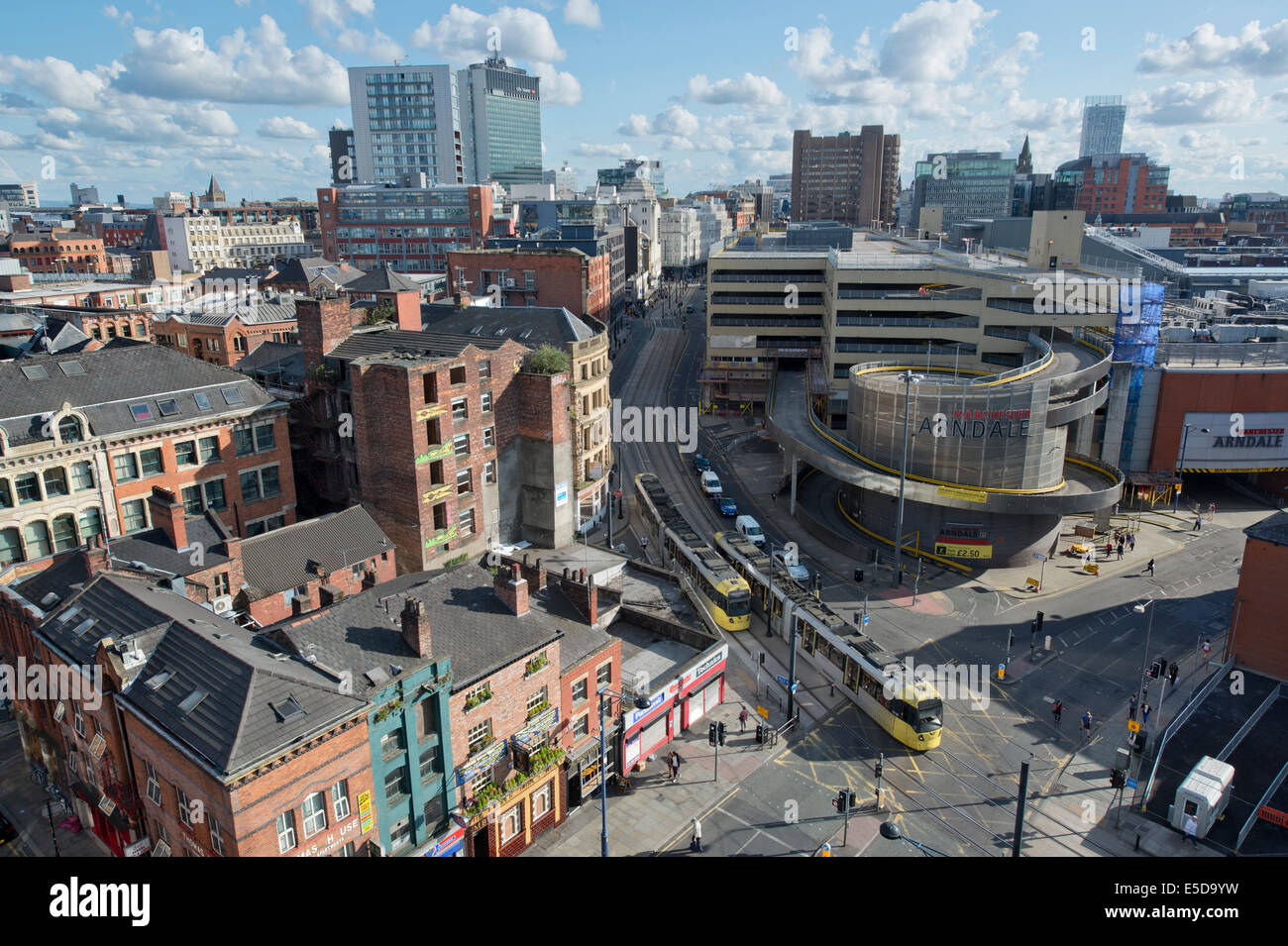 Une vue de Shudehill, High Street, Withy Grove, quart nord, et l'Arndale Centre-ville skyline de Manchester. Banque D'Images