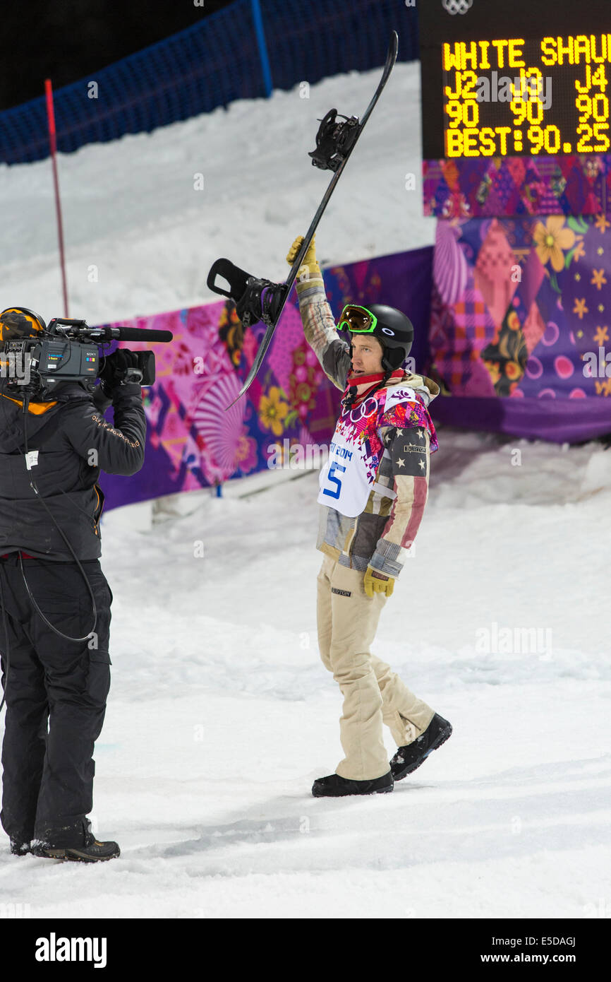 Shaun White (USA) après une déception finale dans l'épreuve du snowboard halfpipe aux Jeux Olympiques d'hiver de Sotchi en 2014, Banque D'Images