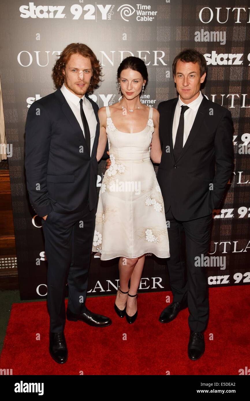 New York, NY, USA. 28 juillet, 2014. Sam Heughan, Caitriona Balfe, Tobias Menzies aux arrivées d'OUTLANDER Series Premiere, 92nd Street Y, New York, NY 28 juillet 2014. Crédit : Jason Smith/Everett Collection/Alamy Live News Banque D'Images
