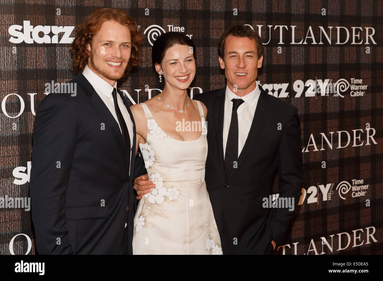 New York, NY, USA. 28 juillet, 2014. Sam Heughan, Caitriona Balfe, Tobias Menzies aux arrivées d'OUTLANDER Series Premiere, 92nd Street Y, New York, NY 28 juillet 2014. Crédit : Jason Smith/Everett Collection/Alamy Live News Banque D'Images
