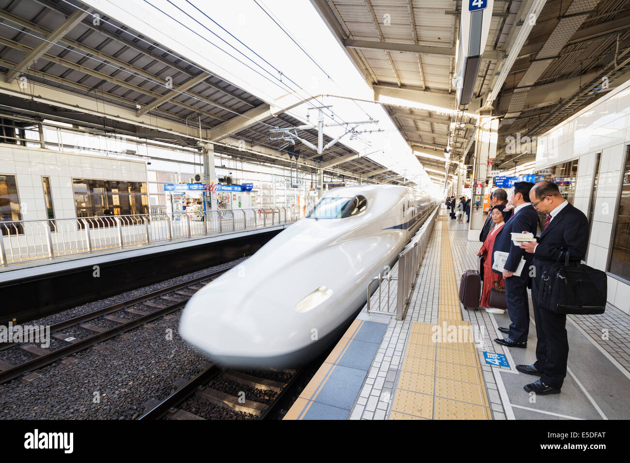 L'Asie, Japon, Honshu, bullet train Shinkansen Banque D'Images