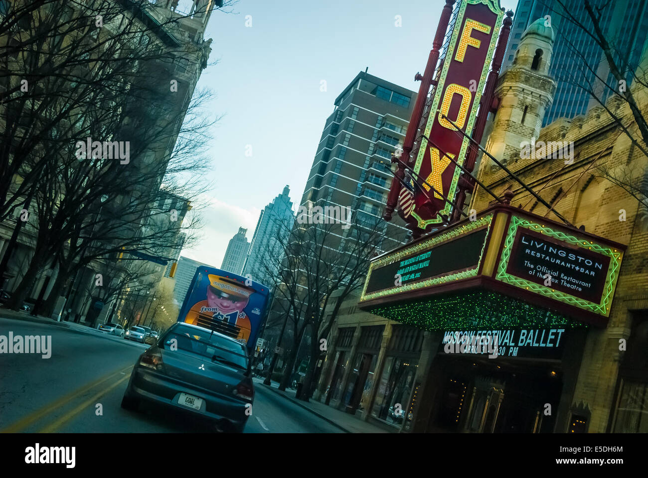 Atlanta, Georgia city scene de Peachtree Street en face de la Fox Theatre. USA. Banque D'Images