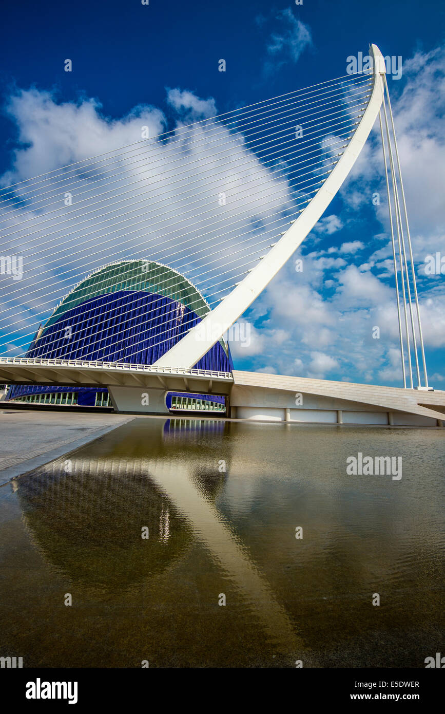 Le pont de l'Assut de l'Or Bridge, Cité des Arts et des Sciences, Valence, Communauté Valencienne, Espagne Banque D'Images