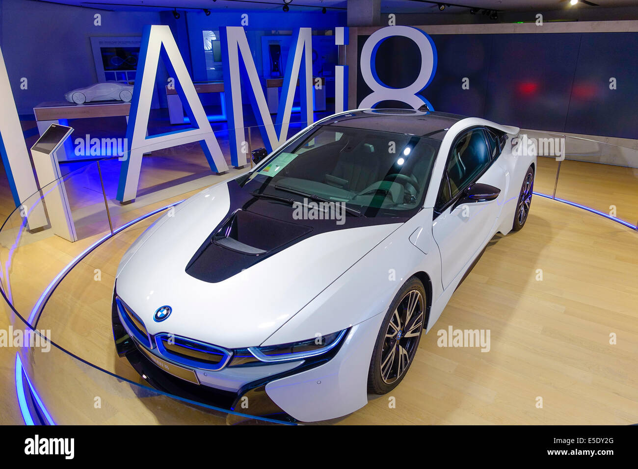 Voiture de sport de luxe moderne avec plug-in système hybride, la BMW i8 Banque D'Images