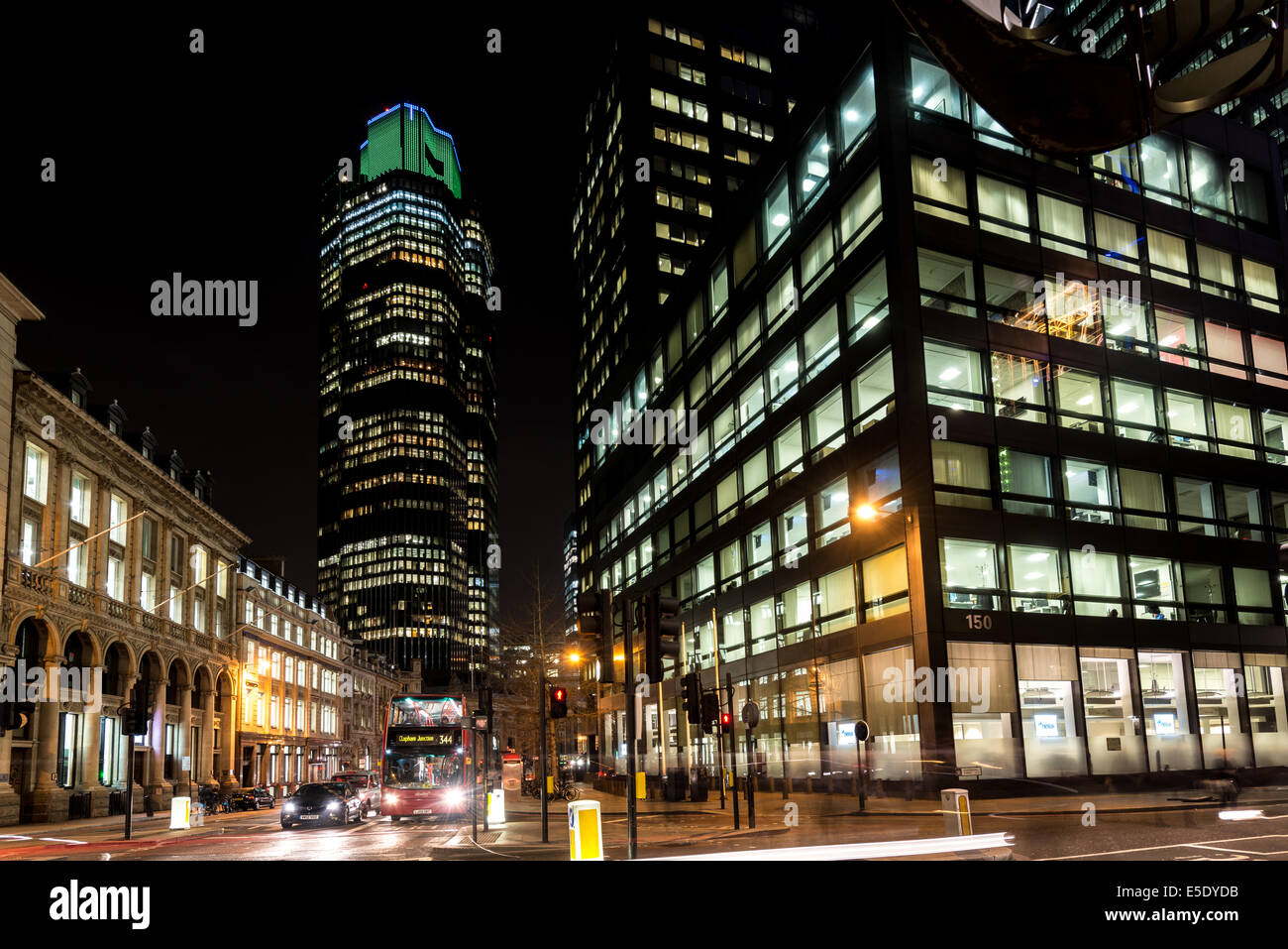 Tower 42 est parmi les plus hauts gratte-ciel de la City de Londres. Son nom original était la National Westminster Tower. Banque D'Images