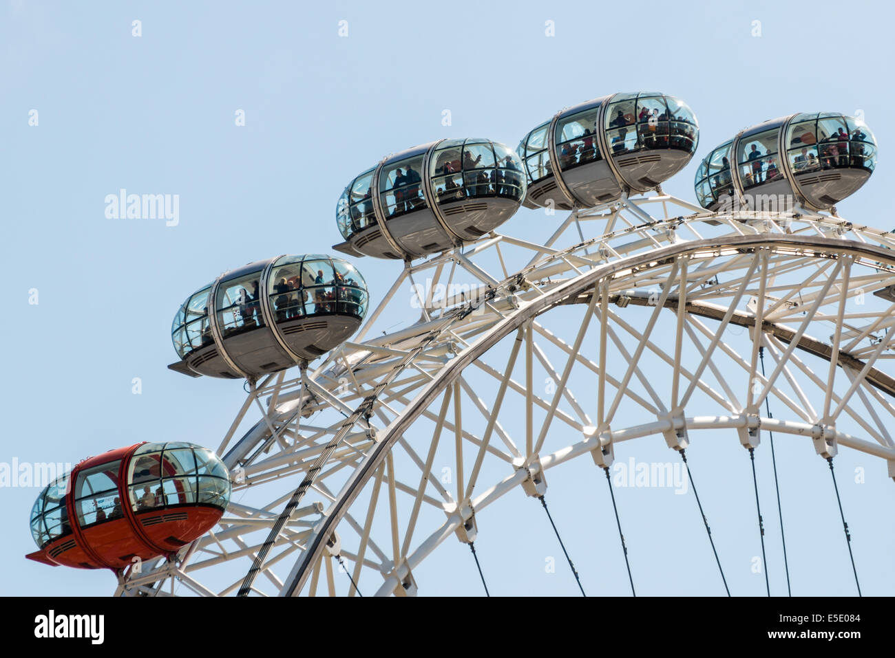 Les gousses client sur le London Eye, une grande roue sur la rive sud de la Tamise à Londres Banque D'Images