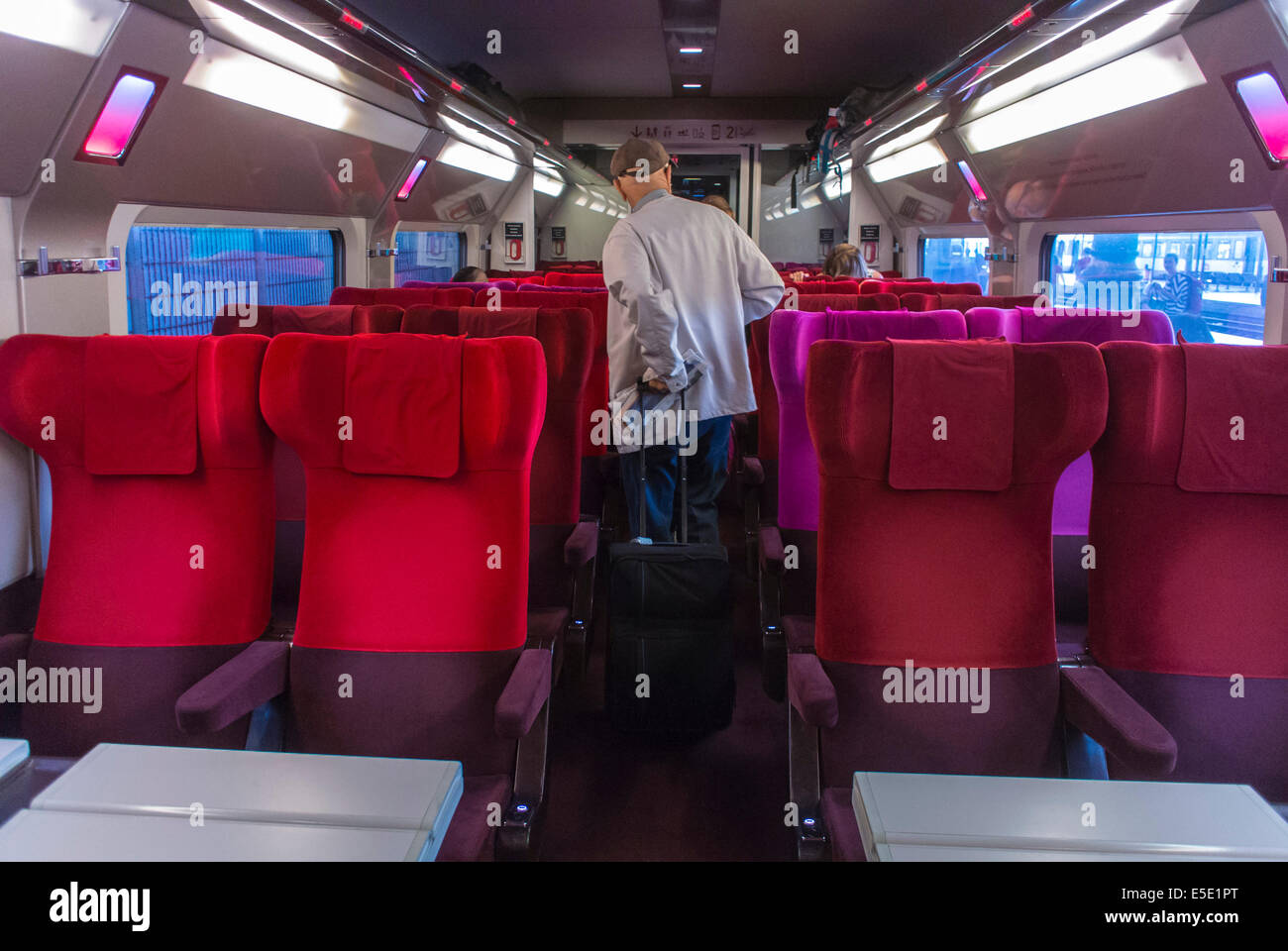 Paris, France, premier homme à l\'intérieur d\'Bullet Train TGV ... Paris, France, premier homme à l\'intérieur d\'Bullet Train TGV ...