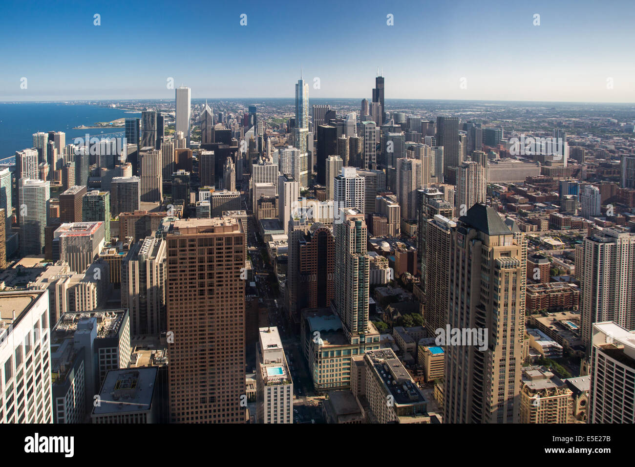 Horizon de Chicago sur une chaude journée d'été claire dans l'Illinois, USA Banque D'Images