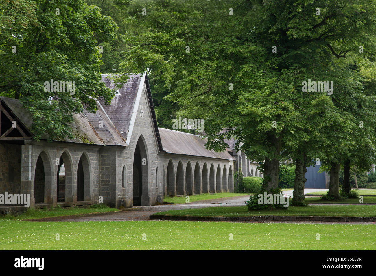 Cloitre du monastere des benedictins Banque de photographies et d ...