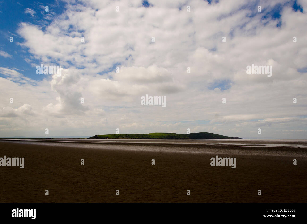 La station balnéaire de Weston Supermare, North Somerset. L'île de Holm raide sur l'horizon. Banque D'Images