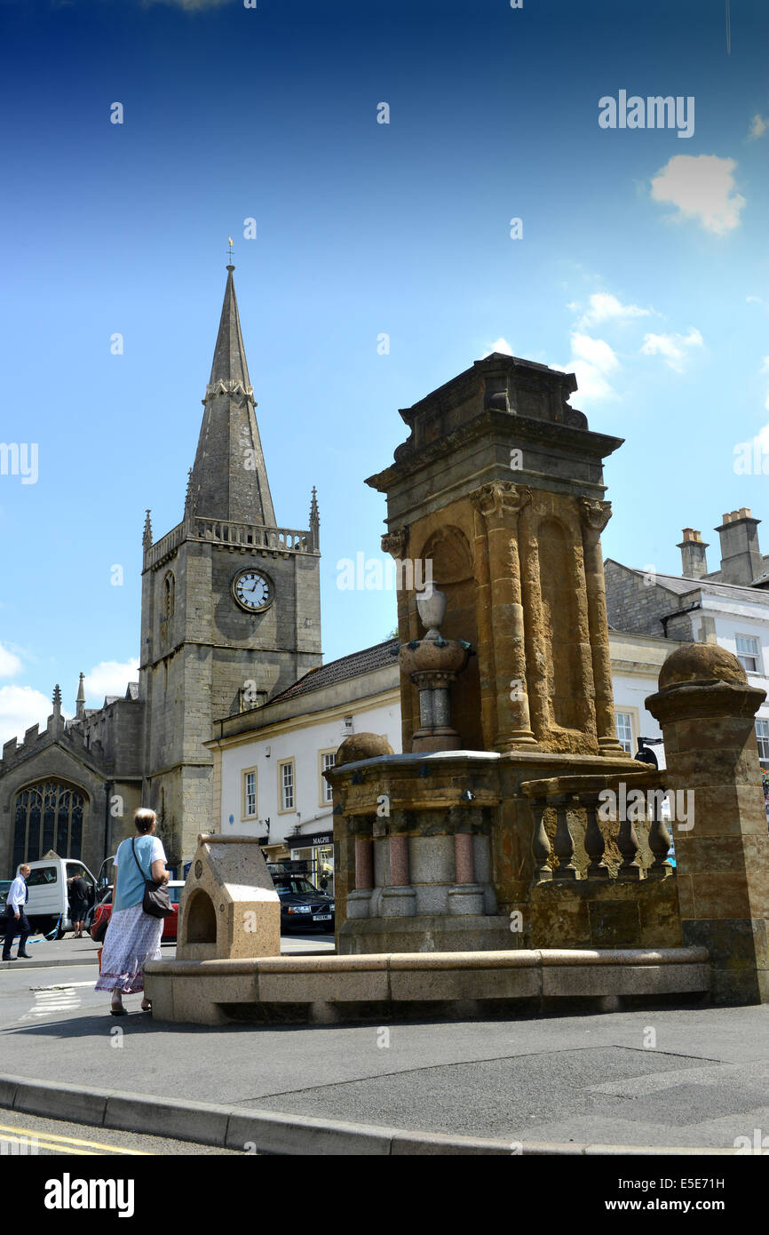 Chippenham dans Wiltshire England Uk église St Andrews et War Memorial Banque D'Images