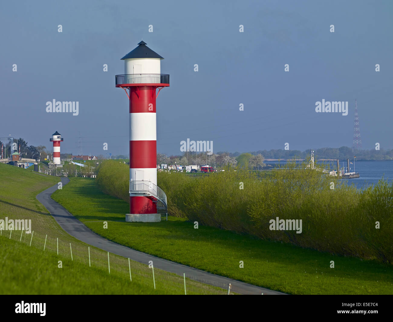 Balise sur la digue en Luehe, Allemagne Banque D'Images