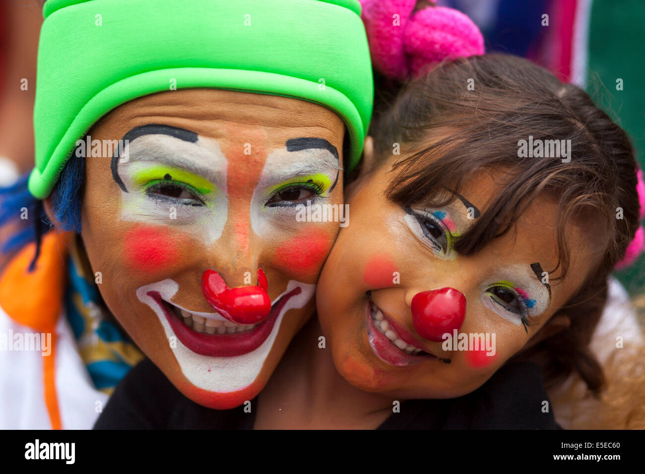 Guatemala City, Guatemala. 29 juillet, 2014. Clowns de poser pour des photos pendant le sixième Congrès latino-américain de clowns parade, au centre historique de la ville de Guatemala, capitale du Guatemala, le 29 juillet 2014. Crédit : Luis Echeverria/Xinhua/Alamy Live News Banque D'Images