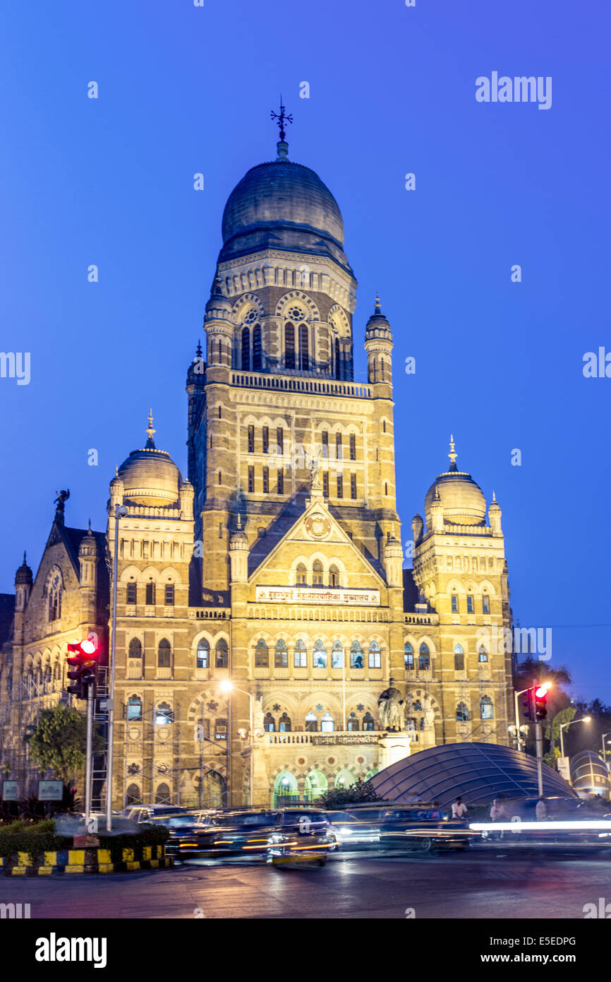 La Corporation Municipale Building tourné de nuit, Mumbai, Inde Banque D'Images