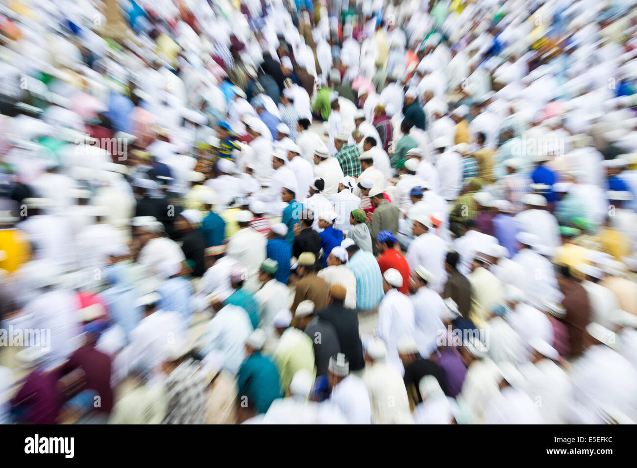 Ahmedabad, Inde. 29 juillet, 2014. Les musulmans célèbrent l'Aïd al-Fitr qui marque la fin du mois de Ramadan, l'Aïd al-Fitr est la fin de Ramazan et le premier jour du mois de Shawwal pour tous les musulmans, dans le Jama Masjid, Ahmedabad, Inde. Credit : Nisarg Lakhmani/Alamy Live News Banque D'Images