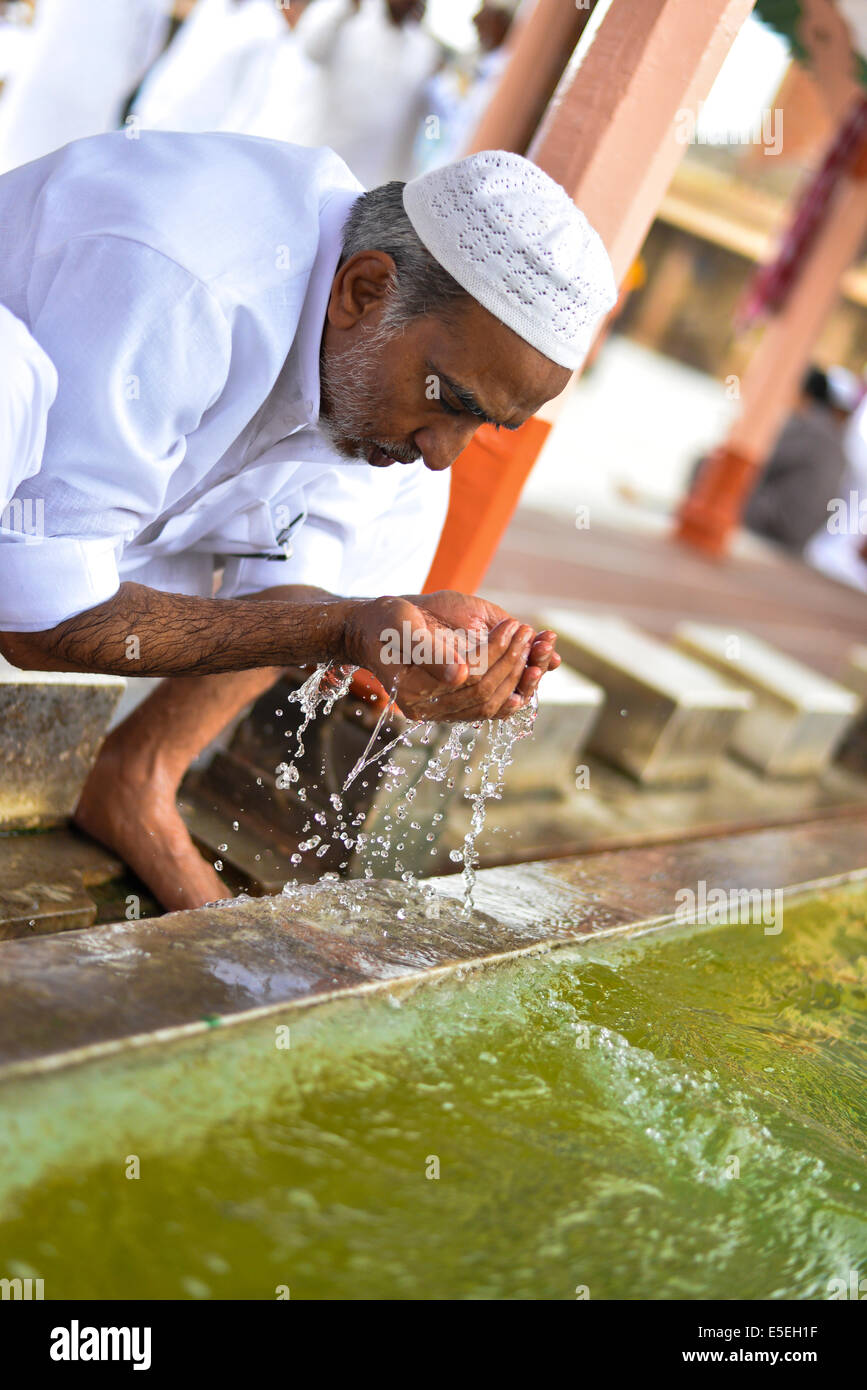 Ahmedabad, Inde. 29 juillet, 2014. Les musulmans célèbrent l'Aïd al-Fitr qui marque la fin du mois de Ramadan, l'Aïd al-Fitr est la fin de Ramazan et le premier jour du mois de Shawwal pour tous les musulmans, dans le Jama Masjid, Ahmedabad, Inde. Credit : Nisarg Lakhmani/Alamy Live News Banque D'Images