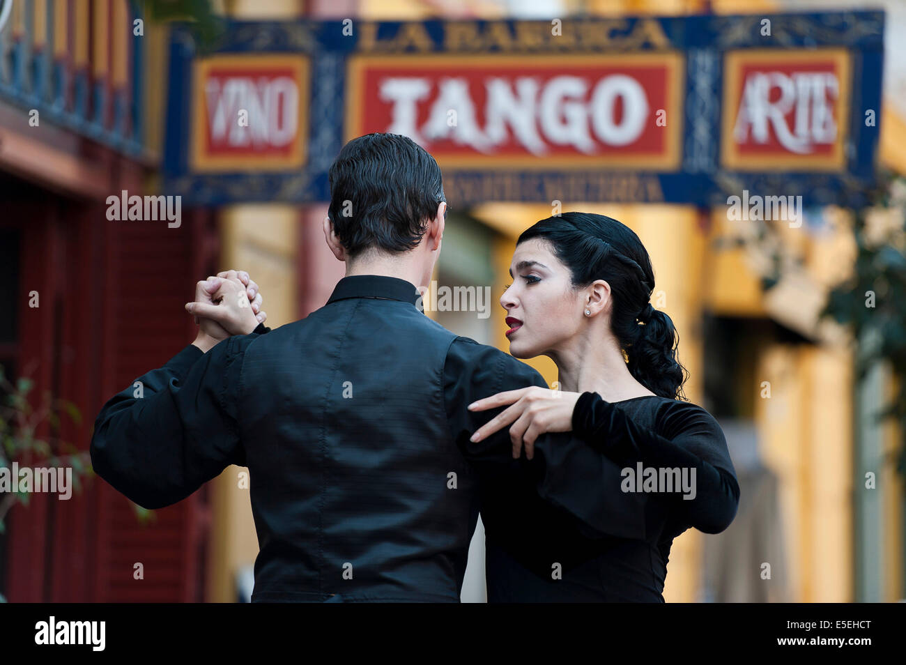 Street dancers, couple dancing tango, la Boca, Buenos Aires, Argentine Banque D'Images