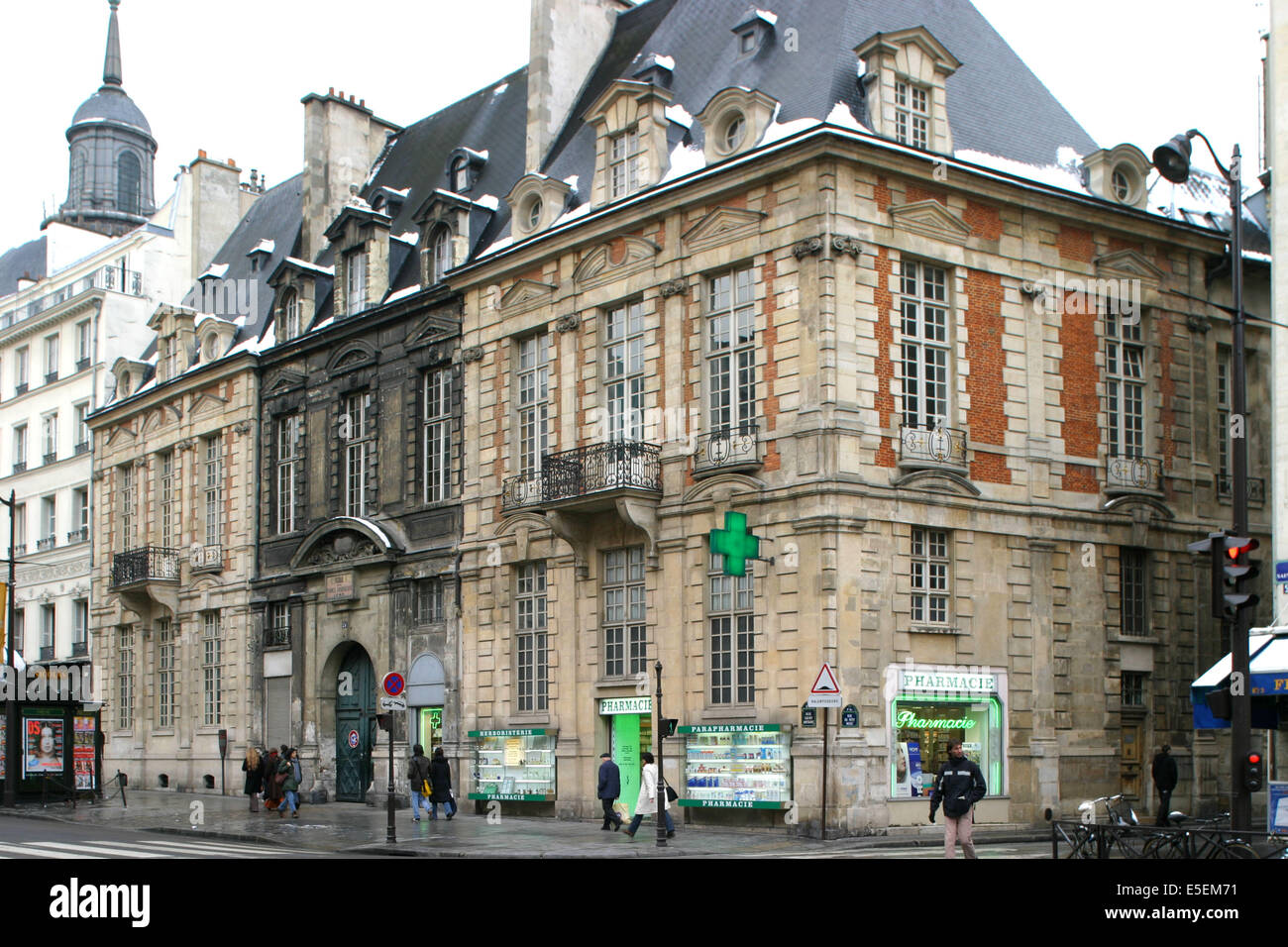 Ecole De Commerce Rue Des Francs Bourgeois Rue de france bourgeois Banque de photographies et d'images à haute  résolution - Alamy